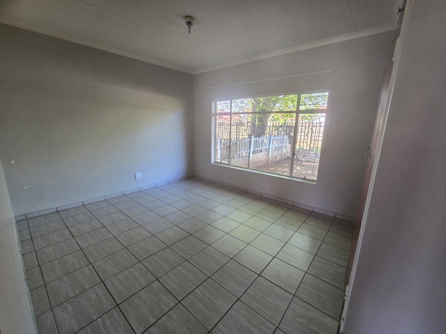 To Let 2 Bedroom Property for Rent in La Hoff North West
